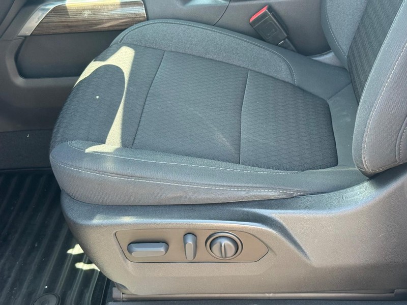 Chevrolet Silverado 1500 LTD Vehicle Full-screen Gallery Image 21
