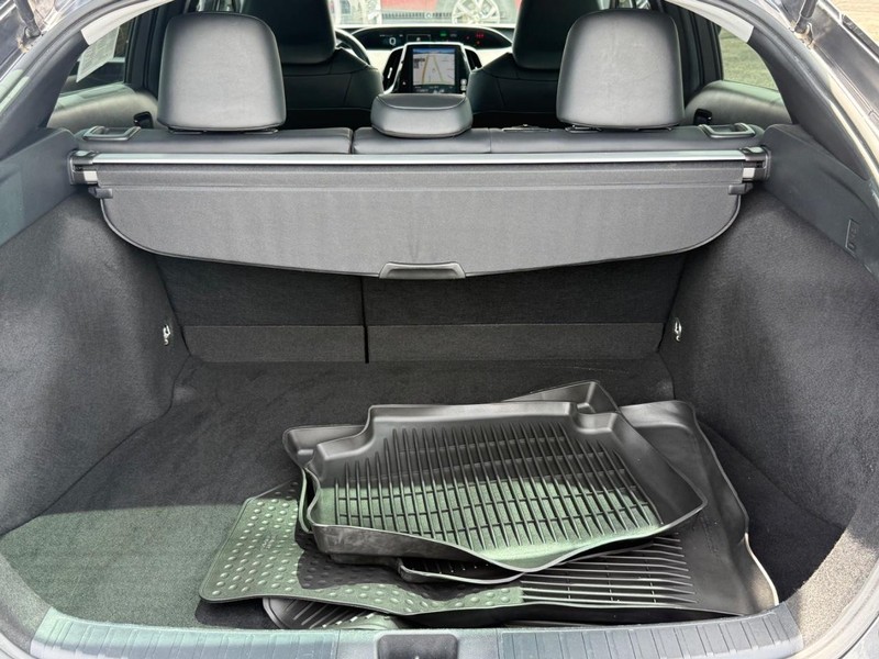 Toyota Prius Vehicle Image 05