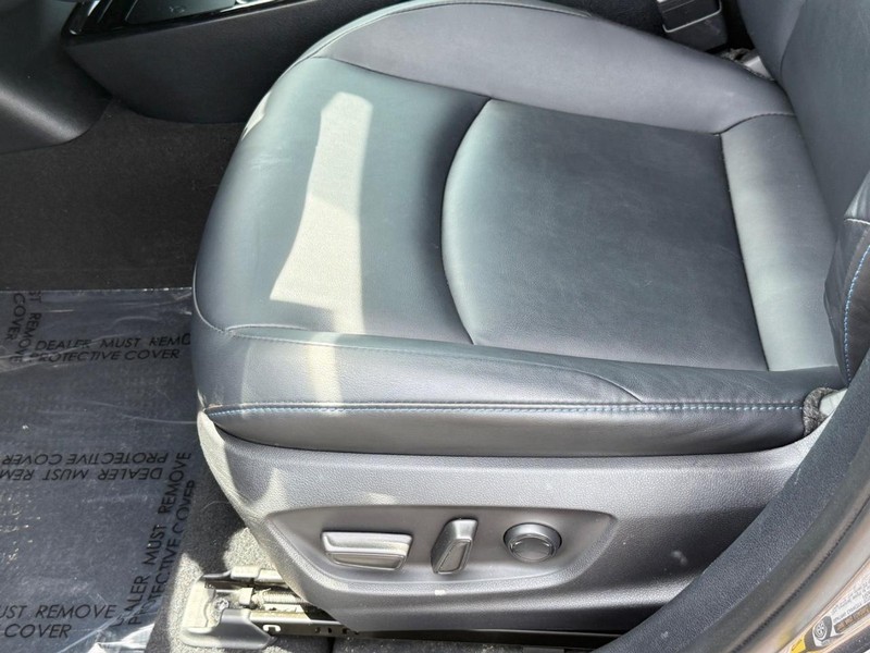 Toyota Prius Vehicle Image 21