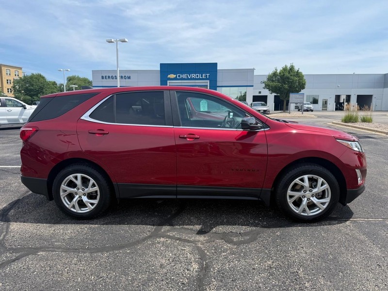 Chevrolet Equinox Vehicle Image 02