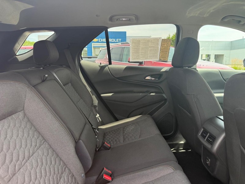 Chevrolet Equinox Vehicle Image 10