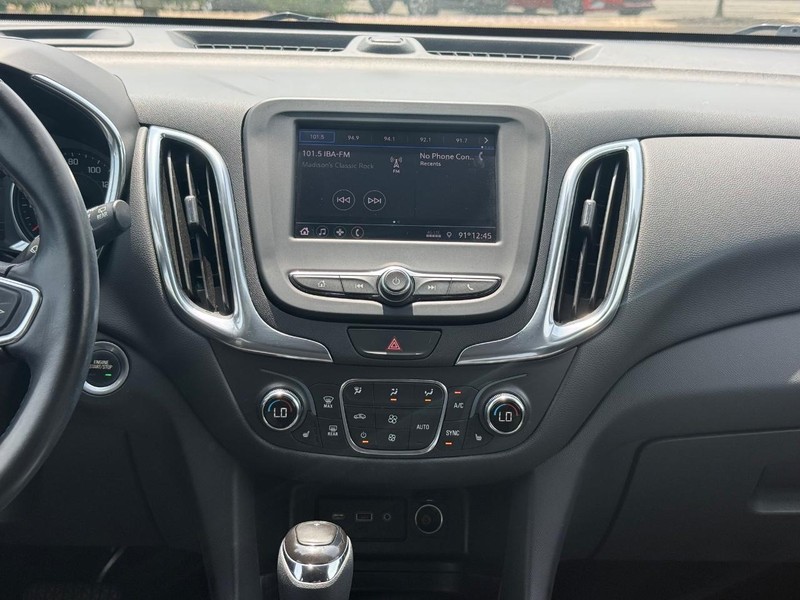 Chevrolet Equinox Vehicle Image 12