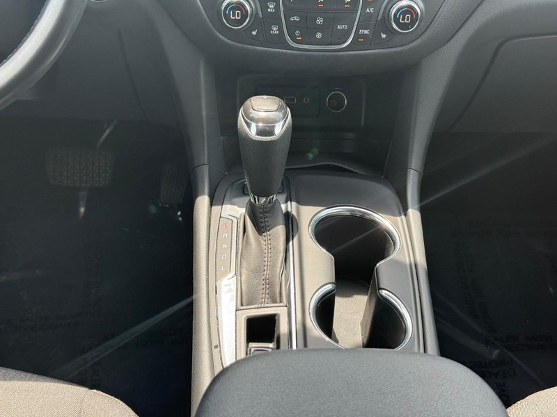 Chevrolet Equinox Vehicle Image 13