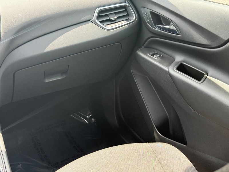 Chevrolet Equinox Vehicle Image 15