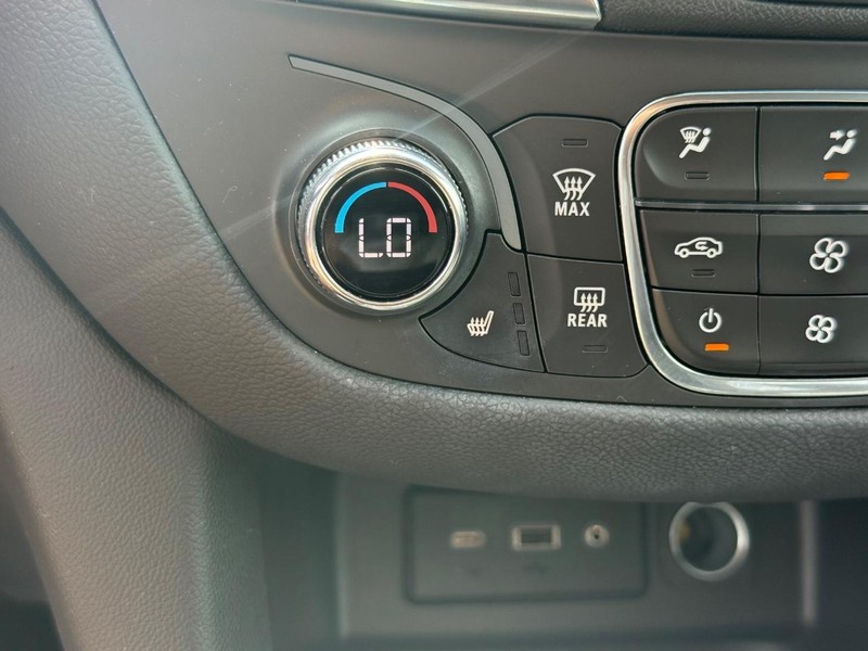 Chevrolet Equinox Vehicle Image 19