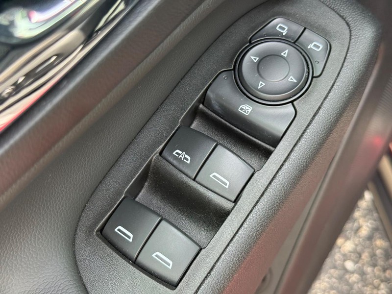 Chevrolet Equinox Vehicle Image 21
