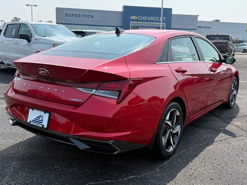 Hyundai Elantra Vehicle Image 03