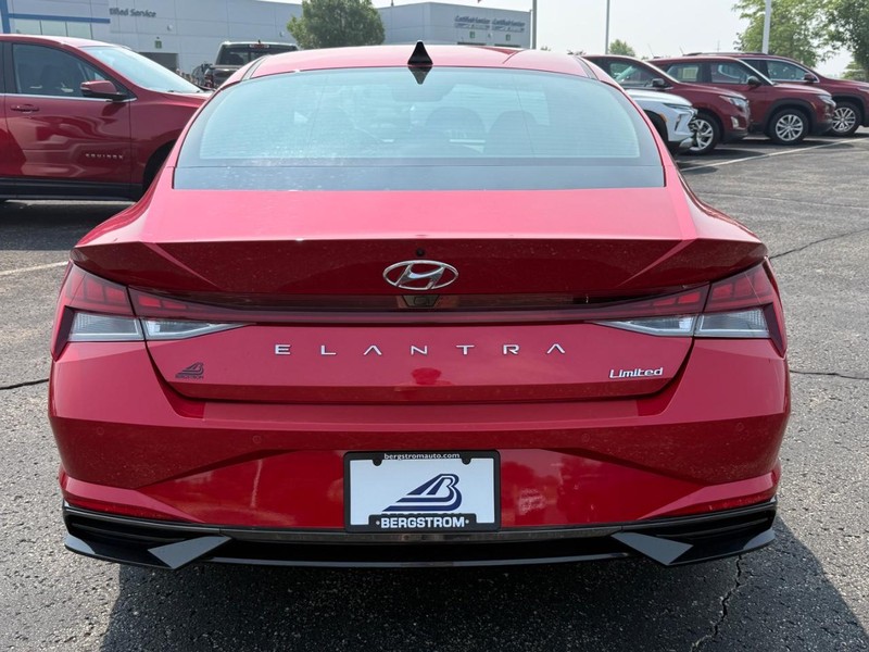 Hyundai Elantra Vehicle Image 04