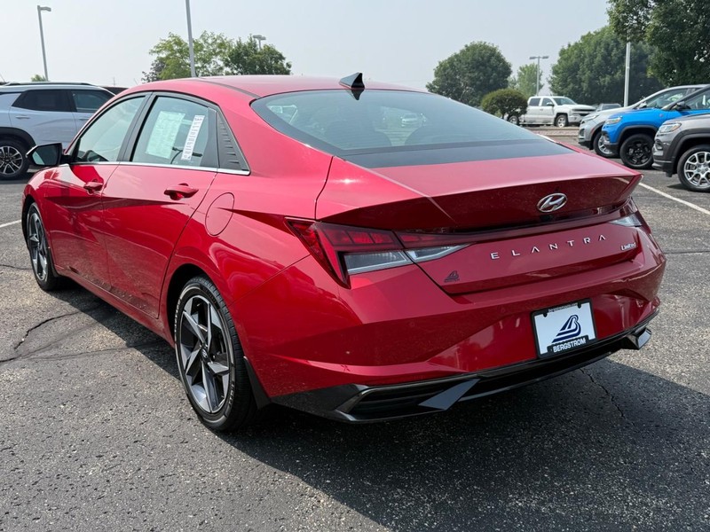 Hyundai Elantra Vehicle Image 06