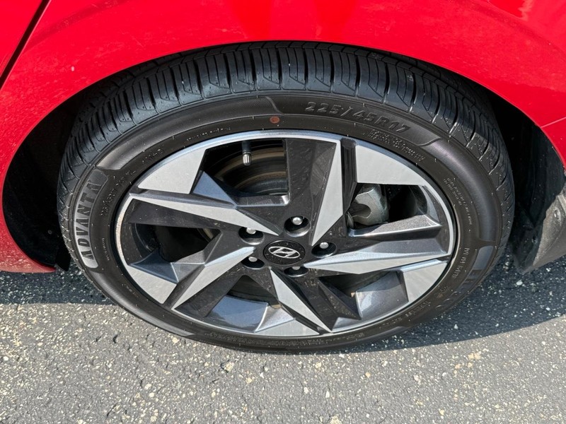 Hyundai Elantra Vehicle Image 07