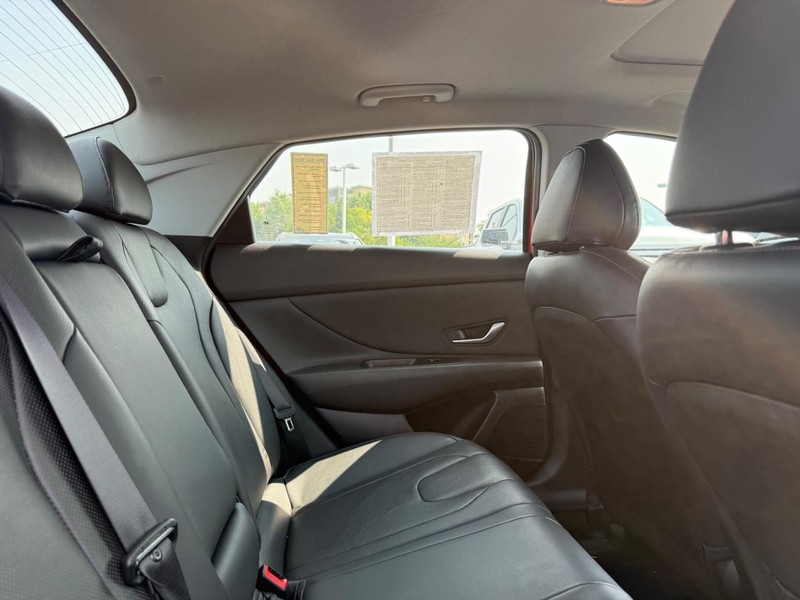 Hyundai Elantra Vehicle Image 10