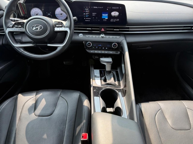 Hyundai Elantra Vehicle Image 11