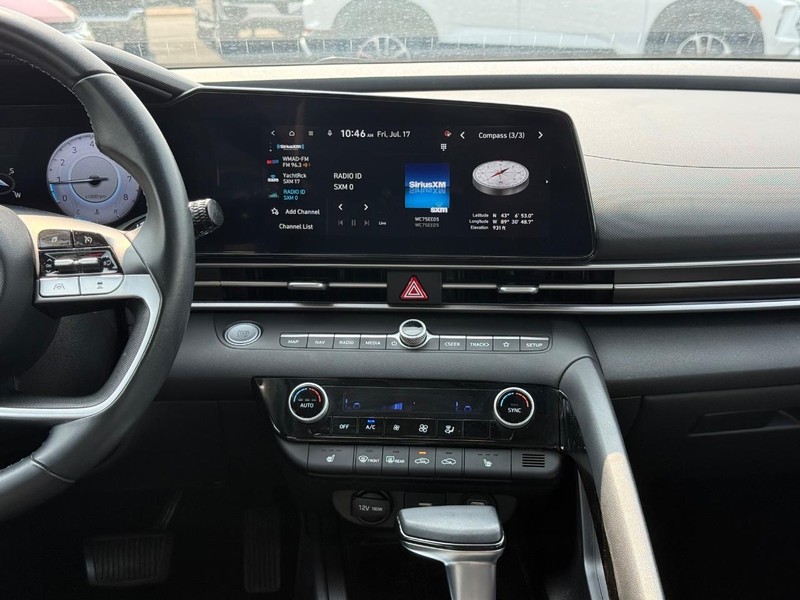 Hyundai Elantra Vehicle Image 12