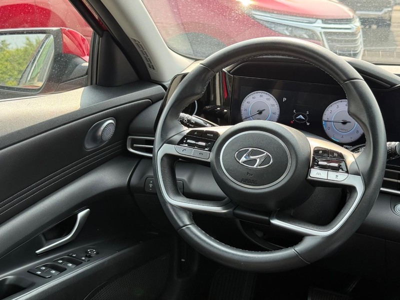 Hyundai Elantra Vehicle Image 14