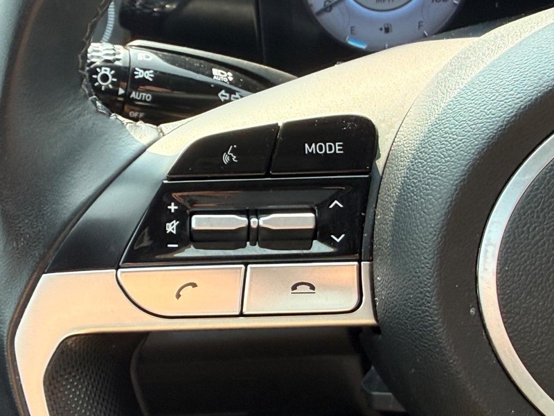 Hyundai Elantra Vehicle Image 16