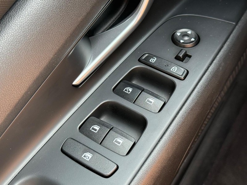 Hyundai Elantra Vehicle Image 20
