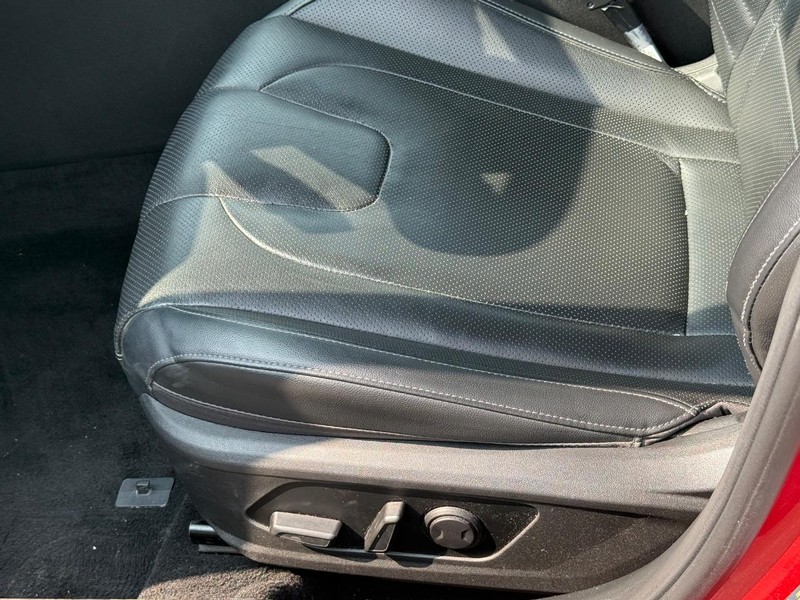 Hyundai Elantra Vehicle Image 22