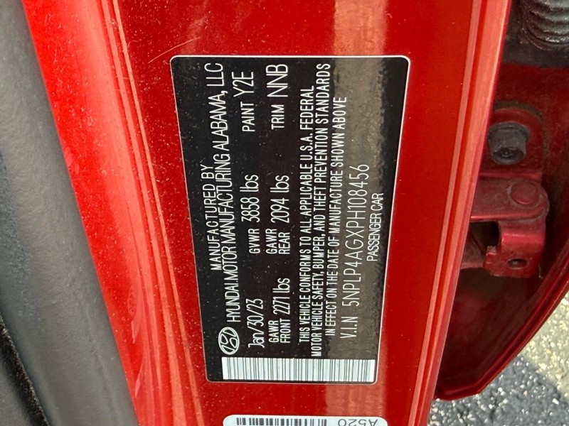 Hyundai Elantra Vehicle Image 23