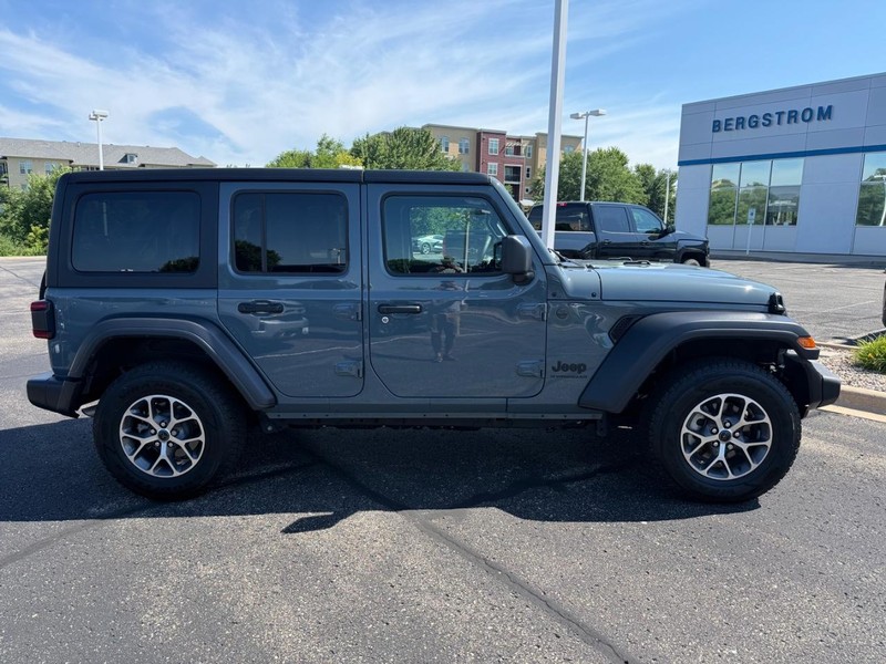 Jeep Wrangler Vehicle Image 02