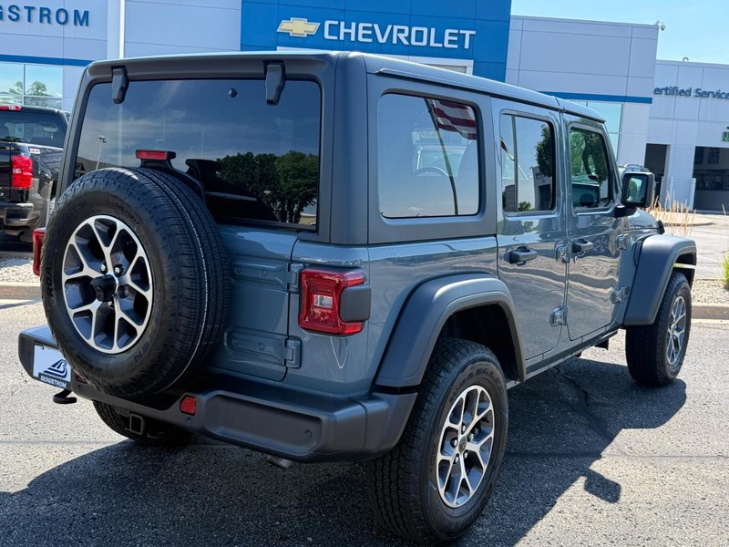 Jeep Wrangler Vehicle Image 03
