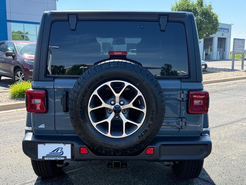 Jeep Wrangler Vehicle Image 04