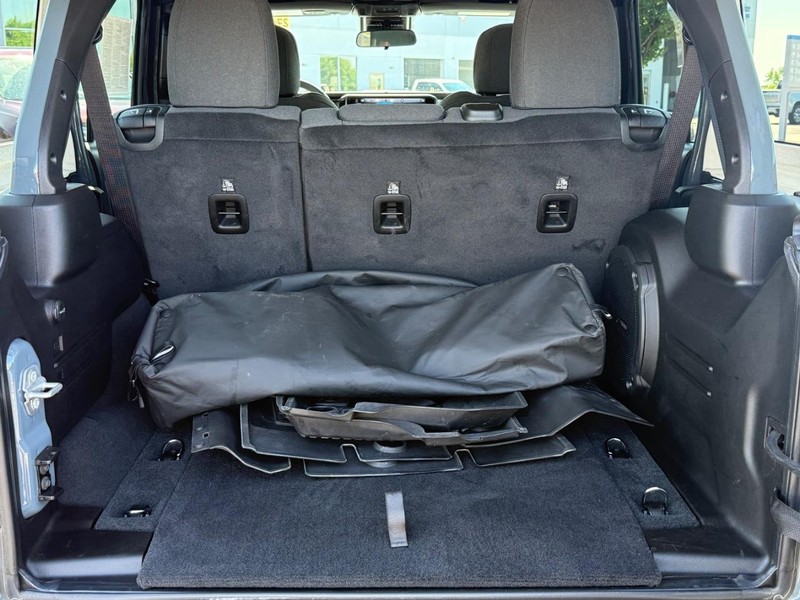Jeep Wrangler Vehicle Image 05