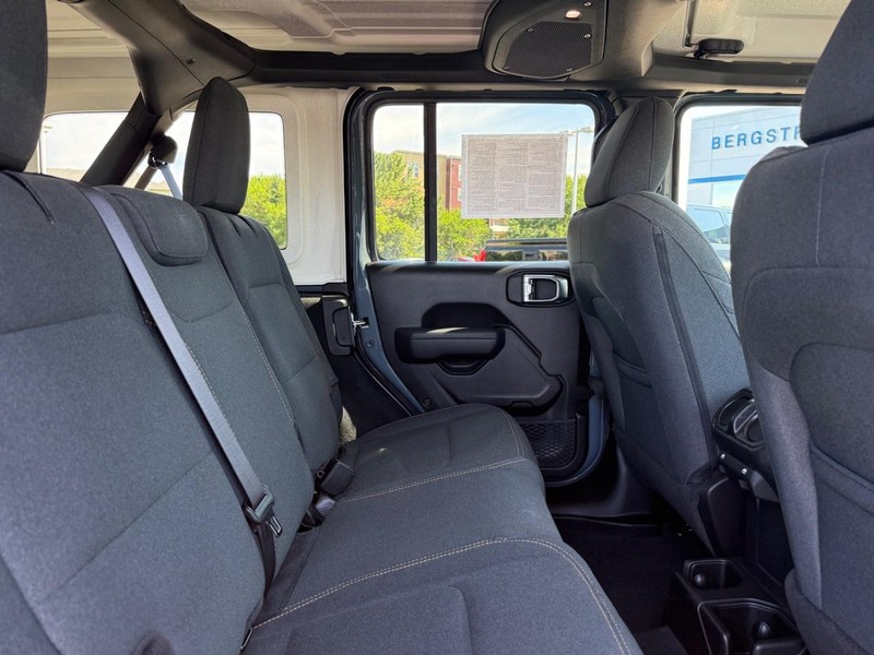 Jeep Wrangler Vehicle Image 10