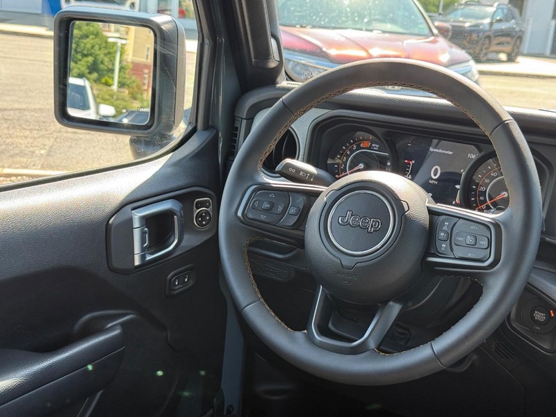 Jeep Wrangler Vehicle Image 14