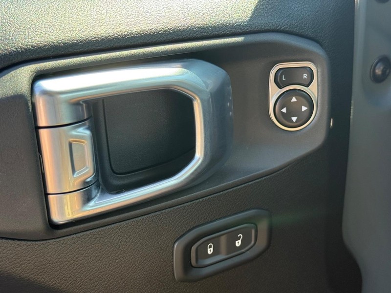 Jeep Wrangler Vehicle Image 21