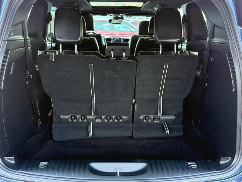 Chrysler Pacifica Vehicle Image 05