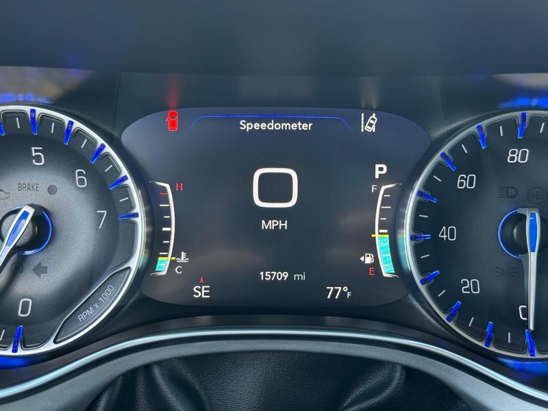 Chrysler Pacifica Vehicle Image 20
