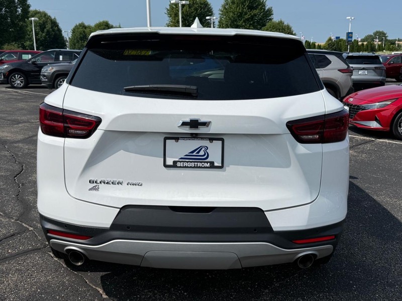Chevrolet Blazer Vehicle Full-screen Gallery Image 04