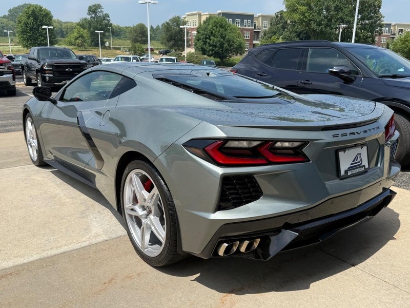 Chevrolet Corvette Vehicle Image 04