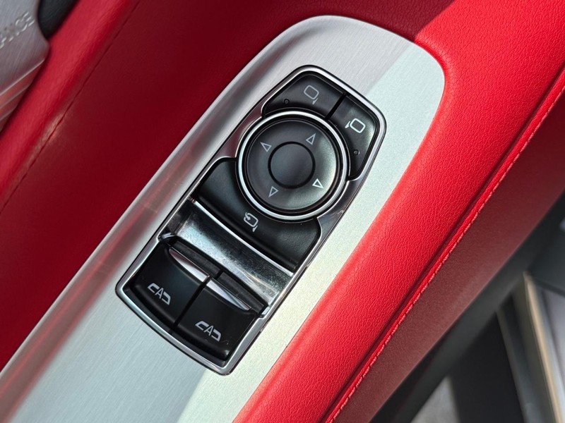 Chevrolet Corvette Vehicle Image 18