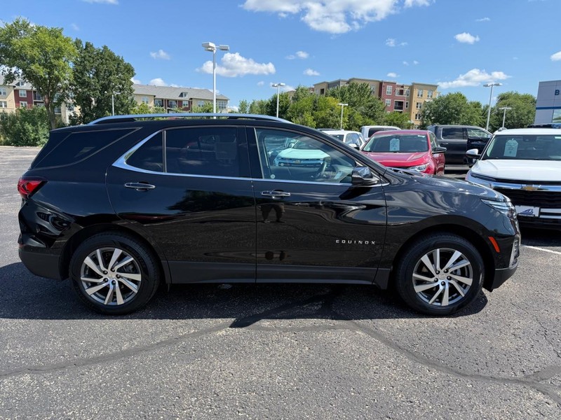 Chevrolet Equinox Vehicle Full-screen Gallery Image 02