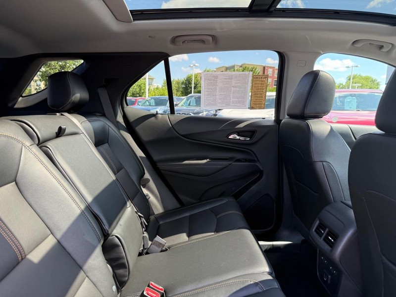 Chevrolet Equinox Vehicle Full-screen Gallery Image 10