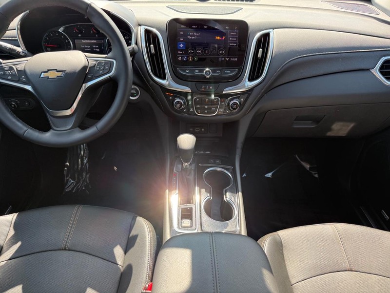 Chevrolet Equinox Vehicle Full-screen Gallery Image 11