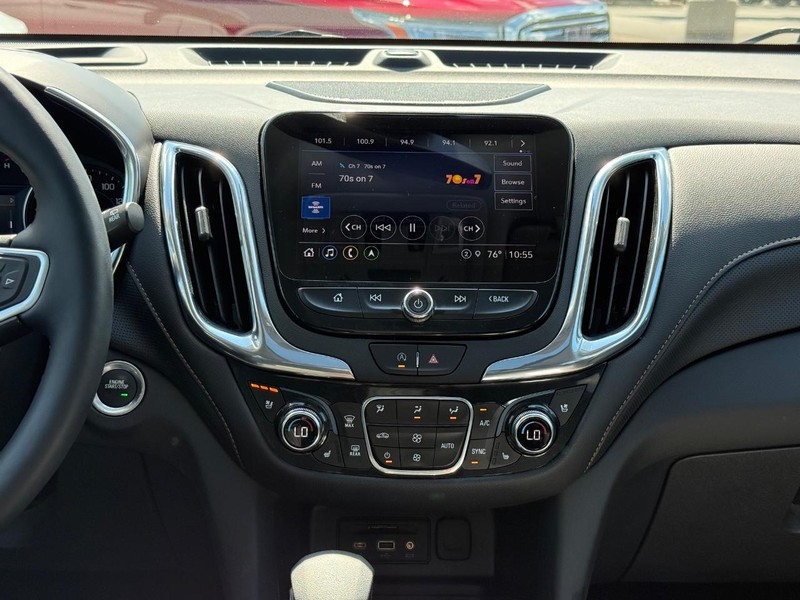 Chevrolet Equinox Vehicle Full-screen Gallery Image 13