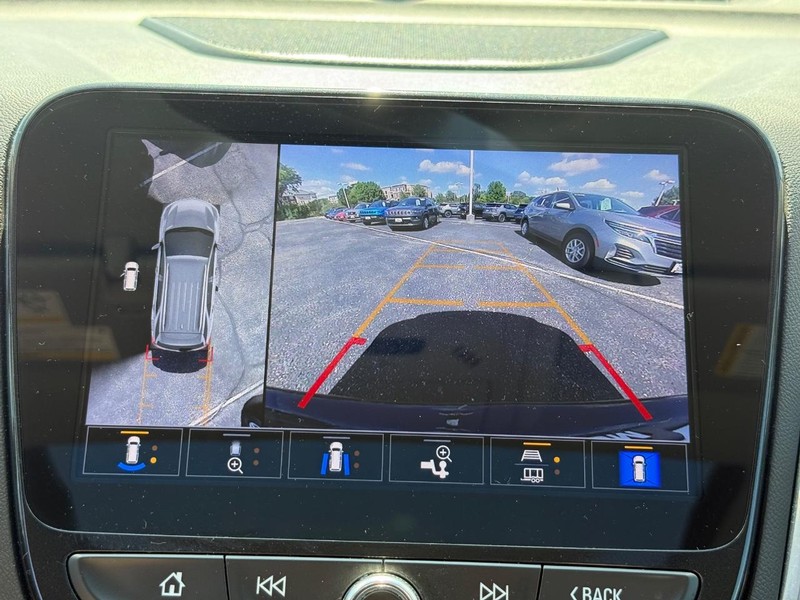 Chevrolet Equinox Vehicle Full-screen Gallery Image 21