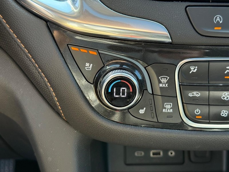 Chevrolet Equinox Vehicle Full-screen Gallery Image 22