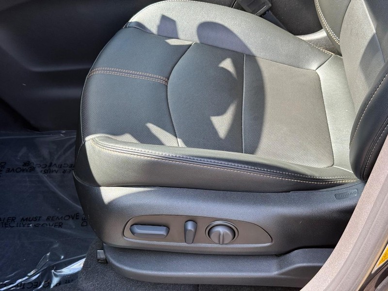 Chevrolet Equinox Vehicle Full-screen Gallery Image 24