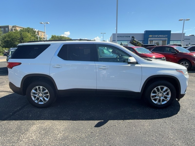 Chevrolet Traverse Vehicle Image 02