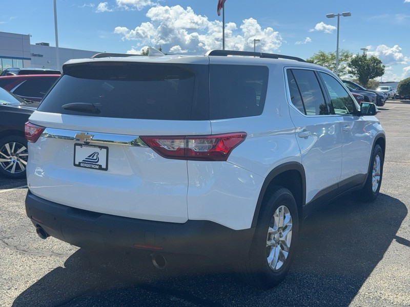 Chevrolet Traverse Vehicle Image 03