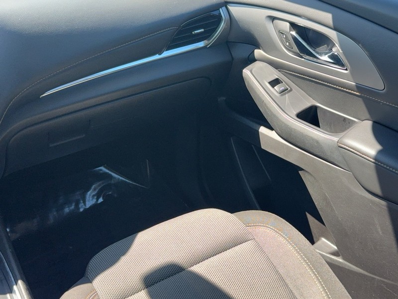 Chevrolet Traverse Vehicle Image 16