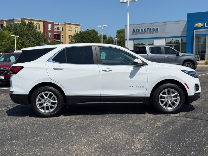 Chevrolet Equinox Vehicle Image 02