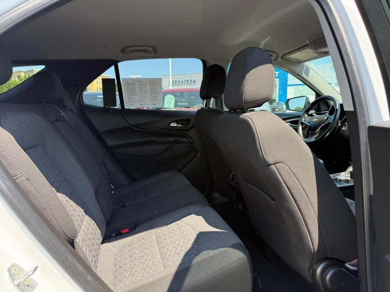 Chevrolet Equinox Vehicle Image 10