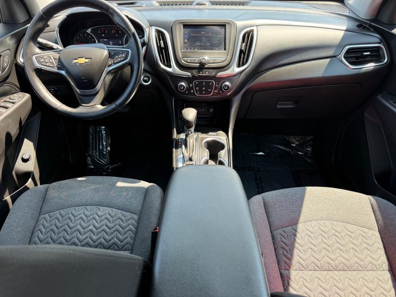 Chevrolet Equinox Vehicle Image 11