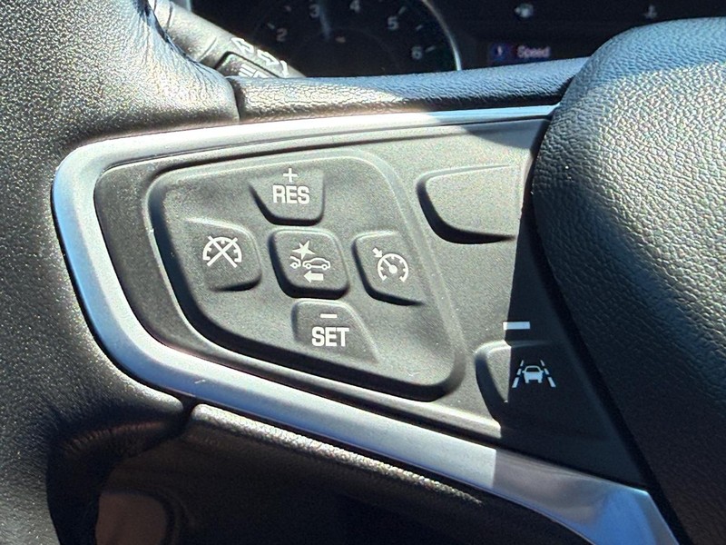 Chevrolet Equinox Vehicle Image 13