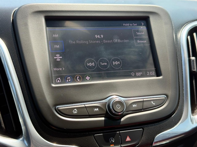 Chevrolet Equinox Vehicle Image 16