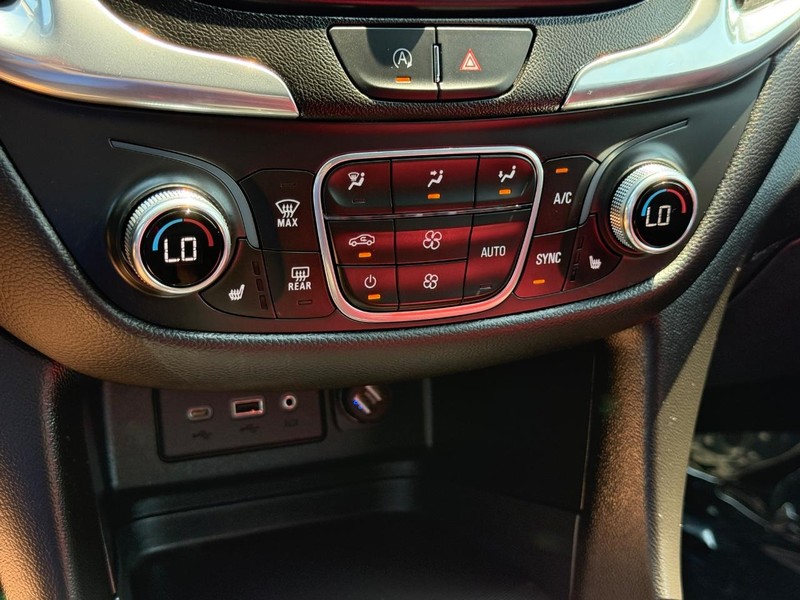 Chevrolet Equinox Vehicle Image 18